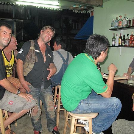 A.T Guesthouse バンコク都 エクステリア 写真